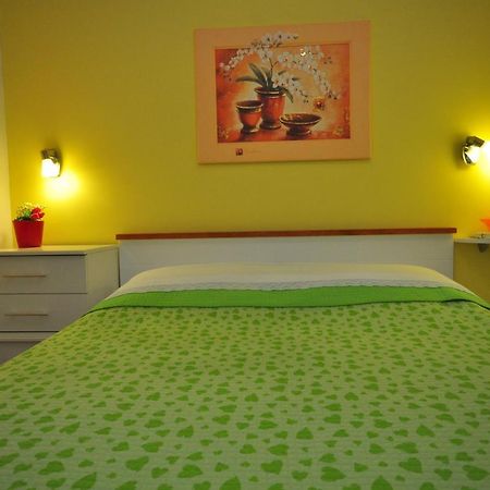 Tri Palme Apartment Prvic Sepurine Exterior photo