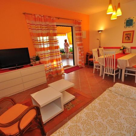 Tri Palme Apartment Prvic Sepurine Exterior photo