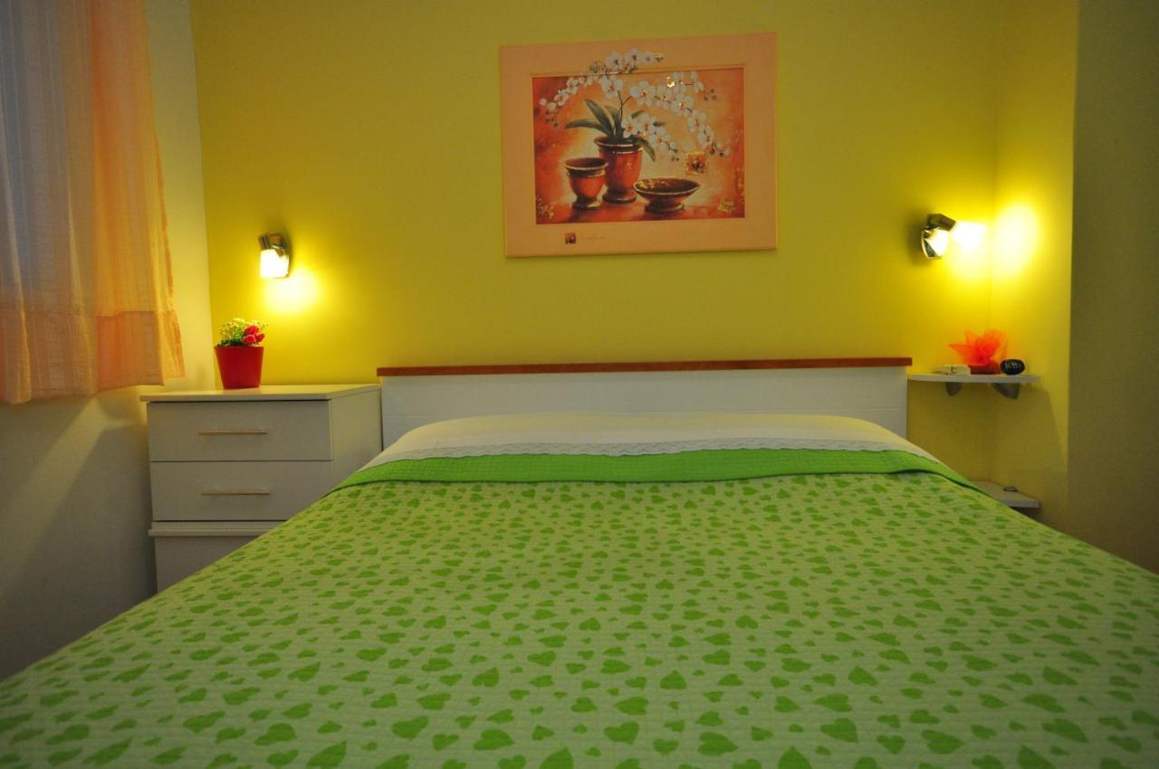Tri Palme Apartment Prvic Sepurine Exterior photo