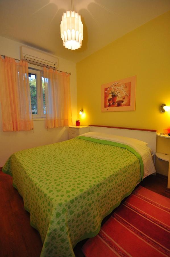 Tri Palme Apartment Prvic Sepurine Exterior photo