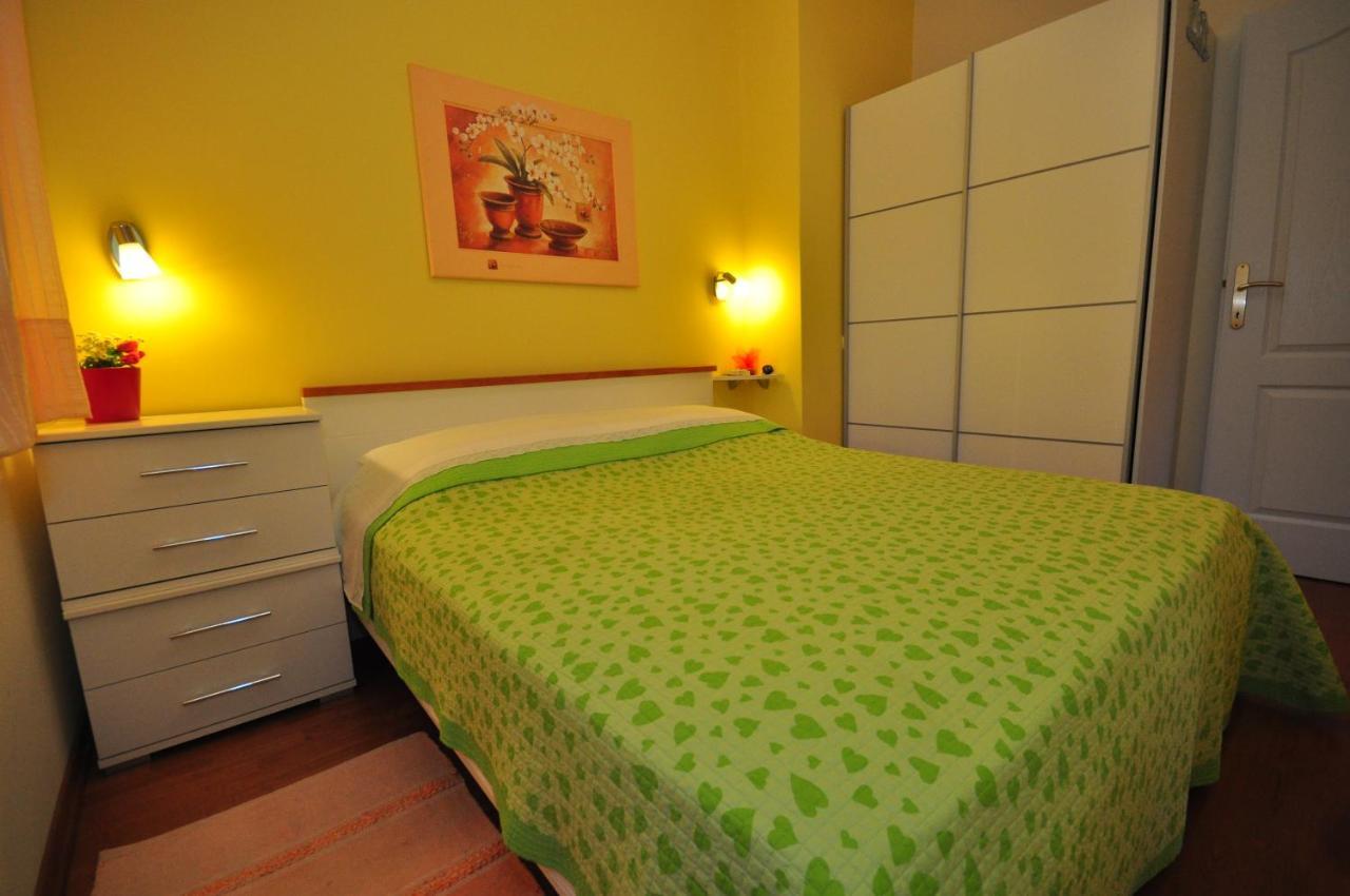 Tri Palme Apartment Prvic Sepurine Exterior photo