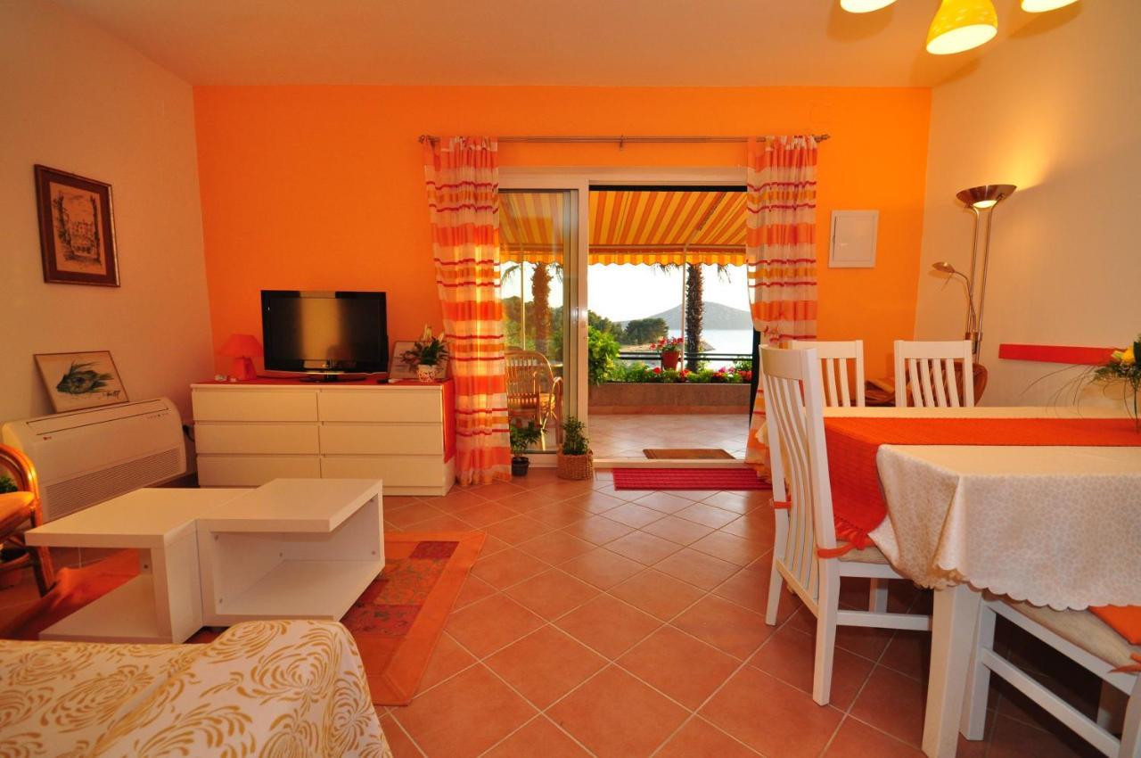 Tri Palme Apartment Prvic Sepurine Exterior photo