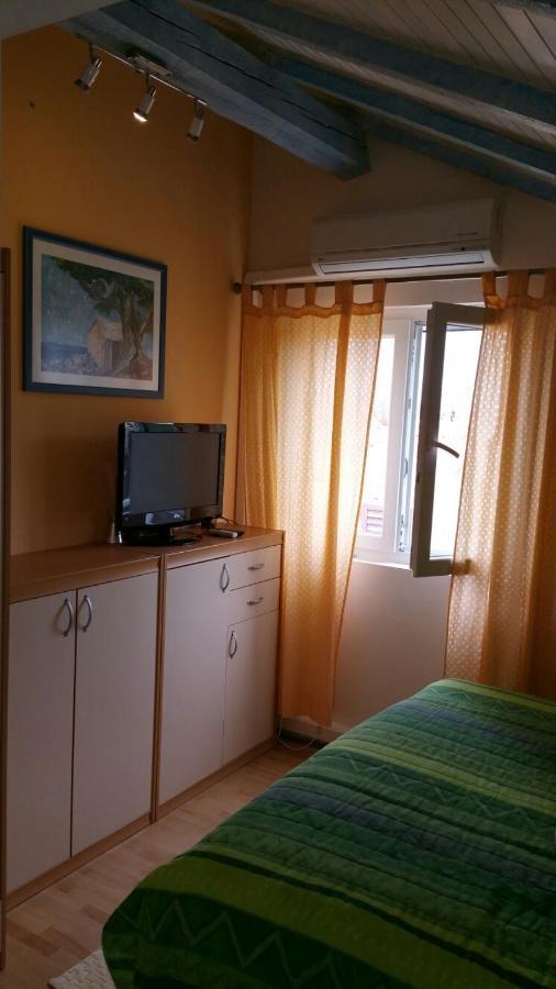 Tri Palme Apartment Prvic Sepurine Exterior photo
