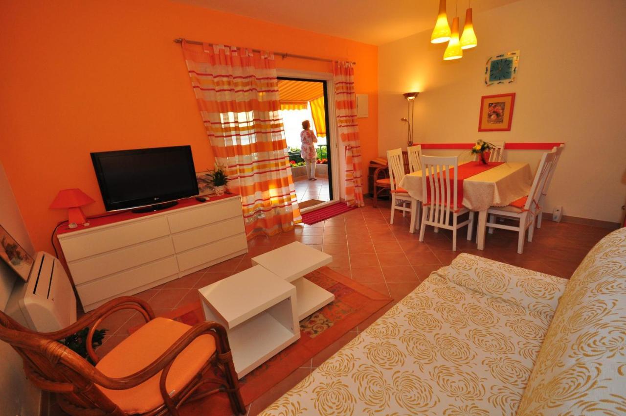 Tri Palme Apartment Prvic Sepurine Exterior photo