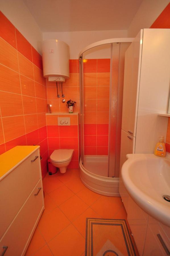 Tri Palme Apartment Prvic Sepurine Exterior photo