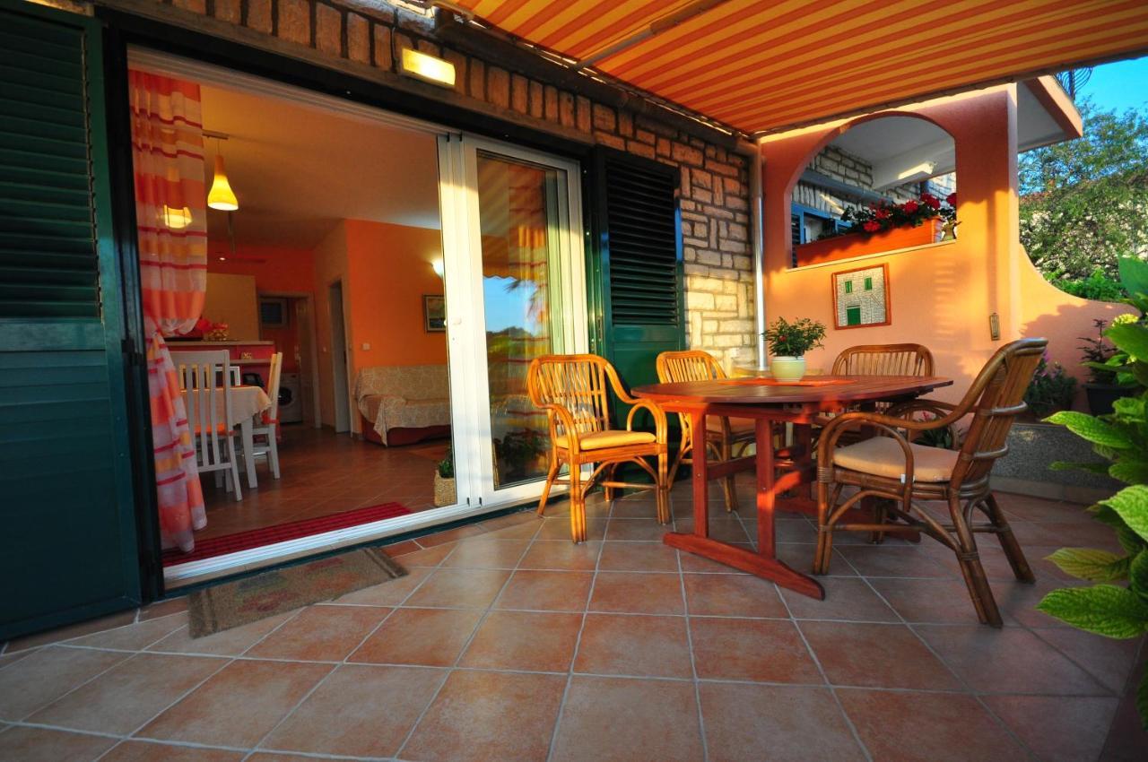 Tri Palme Apartment Prvic Sepurine Exterior photo