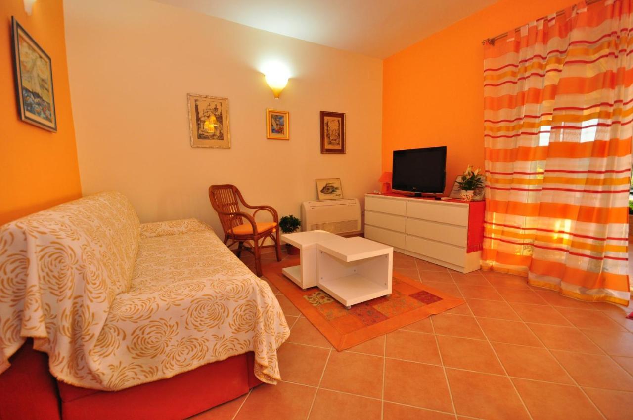 Tri Palme Apartment Prvic Sepurine Exterior photo